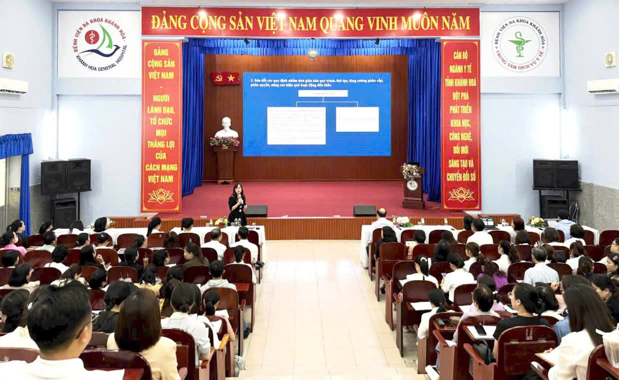 Gần 300 cán bộ y tế Khánh Hòa được tập huấn nghiệp vụ đấu thầu theo quy định mới